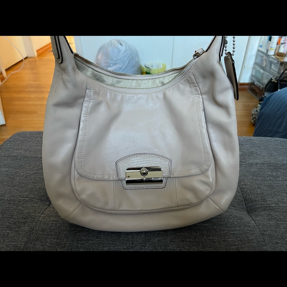 Coach Bag - Light beige 🧸🥥